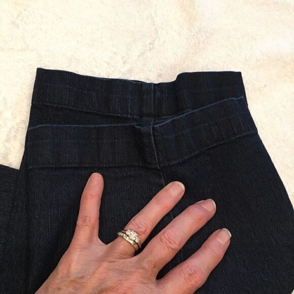 St Johns Bay size 10 dark blue straight leg capris - Picture 2 of 8